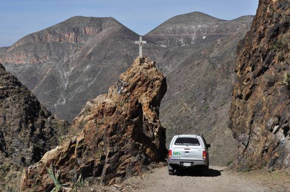 Fiona pronta para enfrentar a estrada 4x4 wue sai de Real de Catorze, Pueblo Mágico ao norte do México